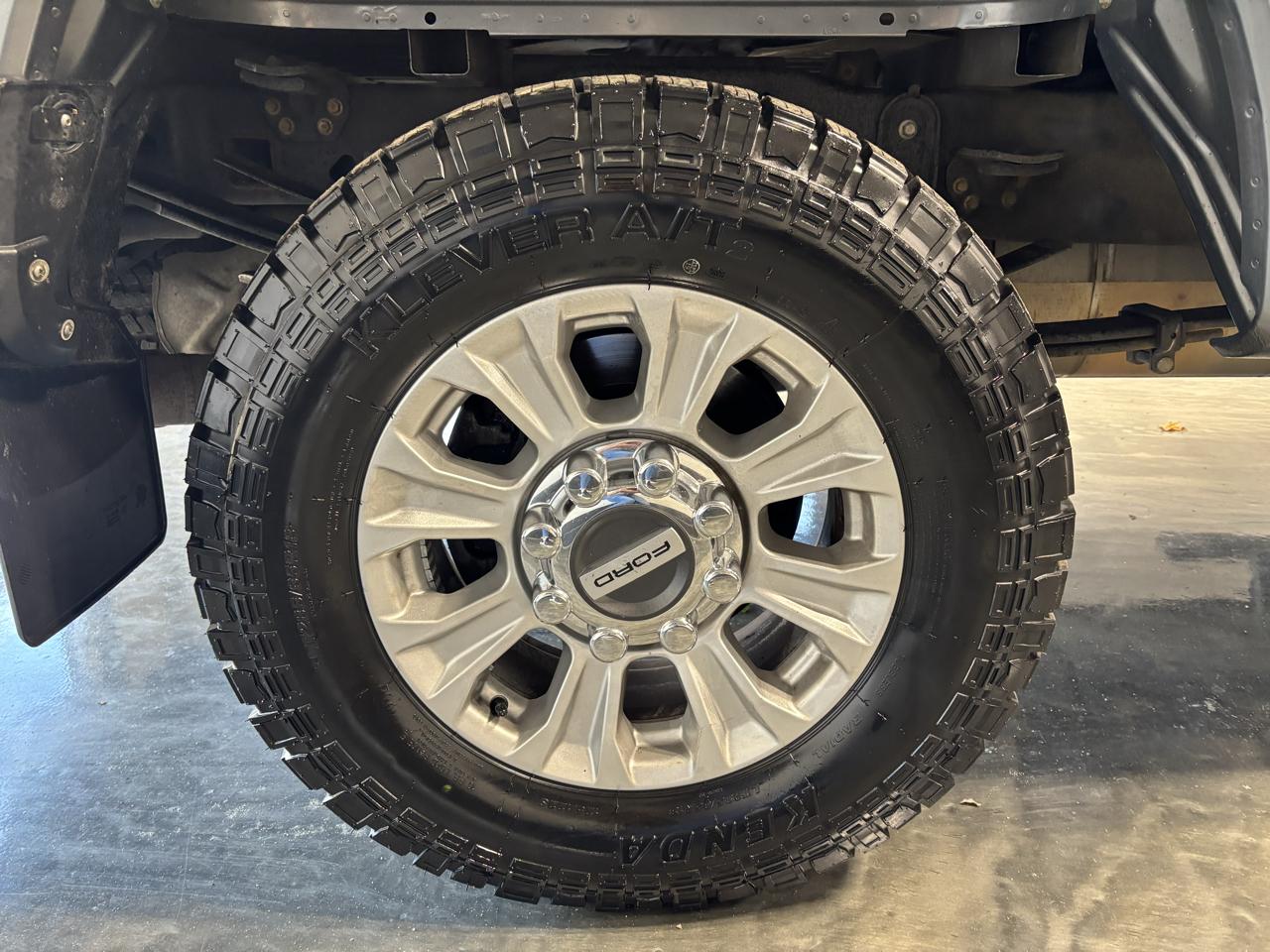 Ford Super Duty F-250 SRW XLT 4WD SuperCab 8' Box 2022