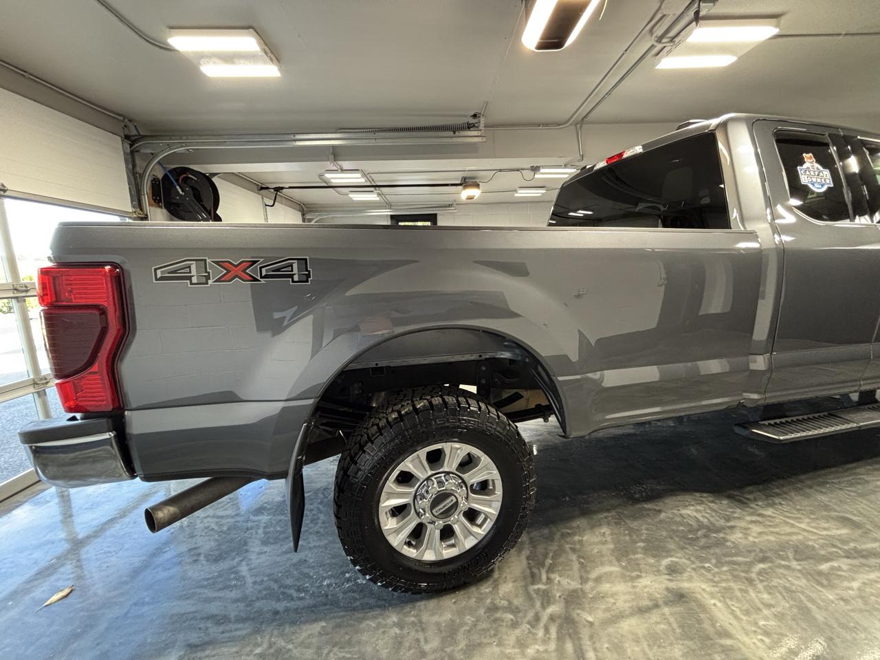 Ford Super Duty F-250 SRW XLT 4WD SuperCab 8' Box 2022
