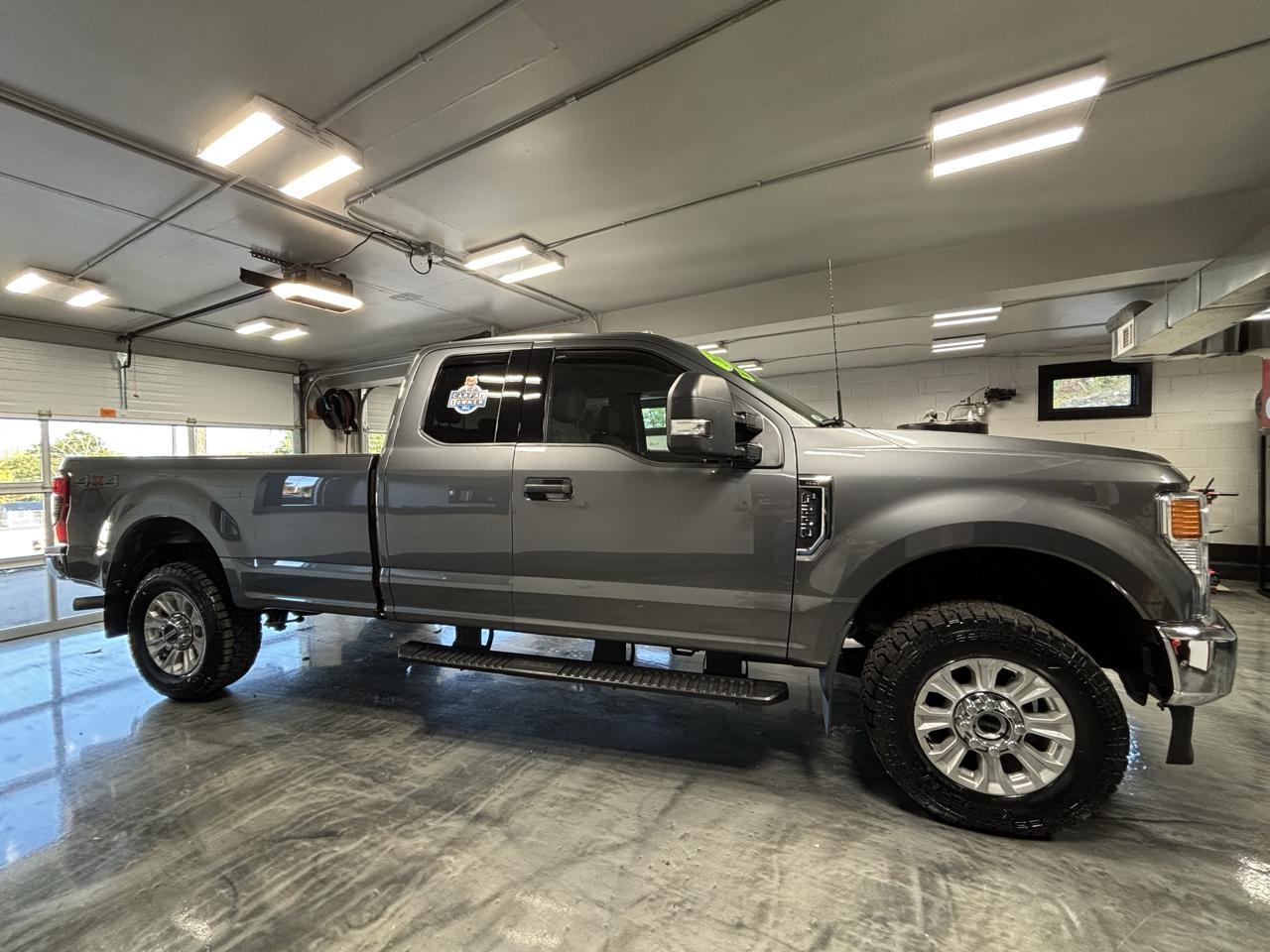 Ford Super Duty F-250 SRW XLT 4WD SuperCab 8' Box 2022