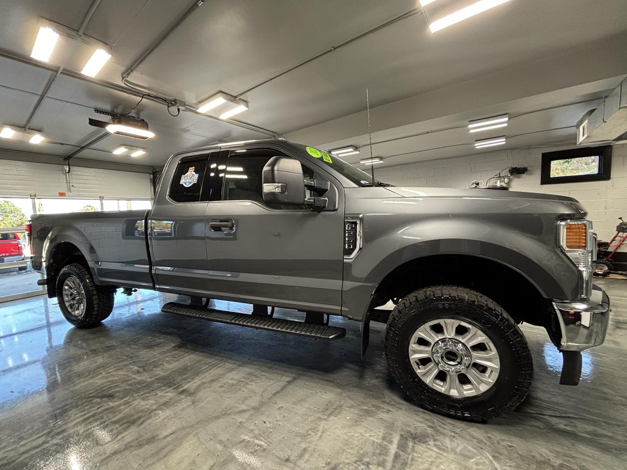Ford Super Duty F-250 SRW XLT 4WD SuperCab 8' Box 2022