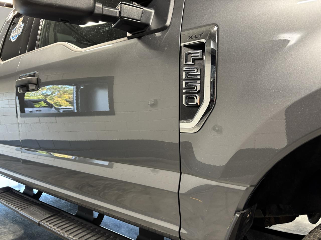 Ford Super Duty F-250 SRW XLT 4WD SuperCab 8' Box 2022