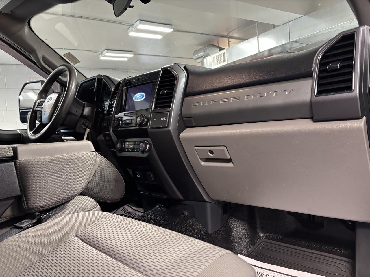 Ford Super Duty F-250 SRW XLT 4WD SuperCab 8' Box 2022