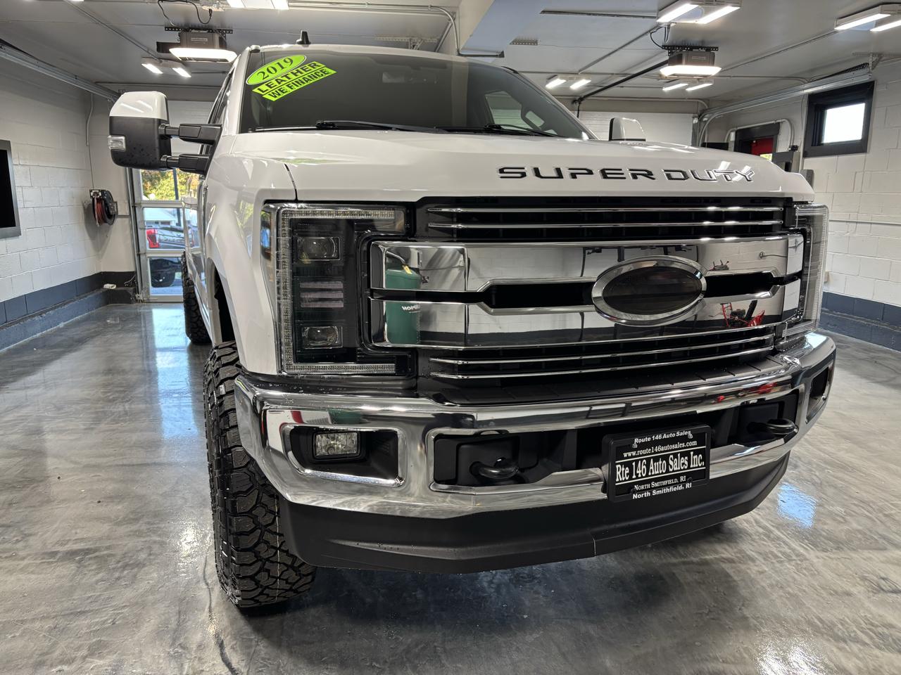 Ford Super Duty F-250 SRW Lariat 4WD Crew Cab 8' Box 2019