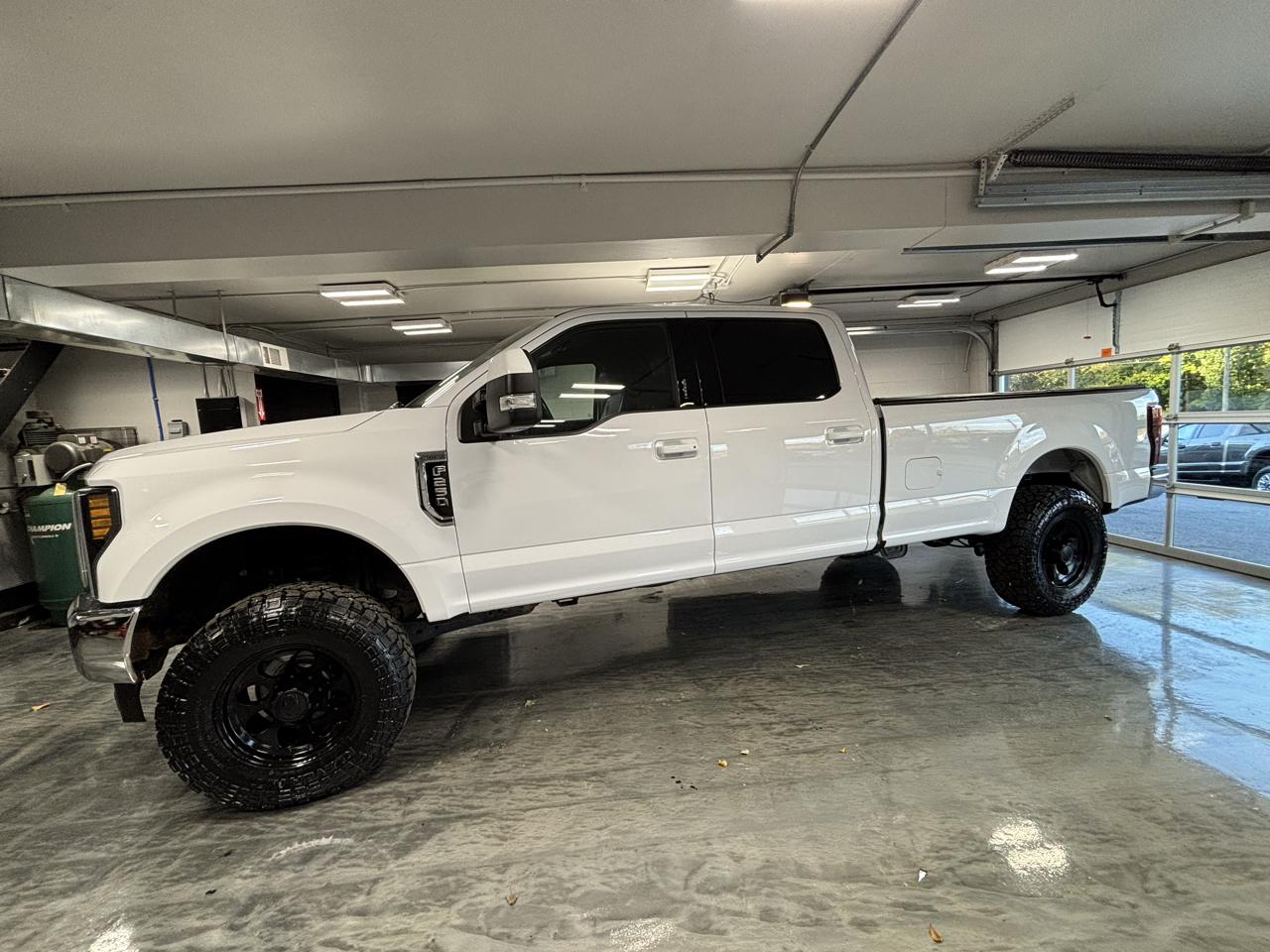Ford Super Duty F-250 SRW Lariat 4WD Crew Cab 8' Box 2019