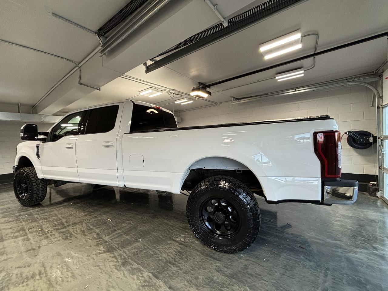 Ford Super Duty F-250 SRW Lariat 4WD Crew Cab 8' Box 2019
