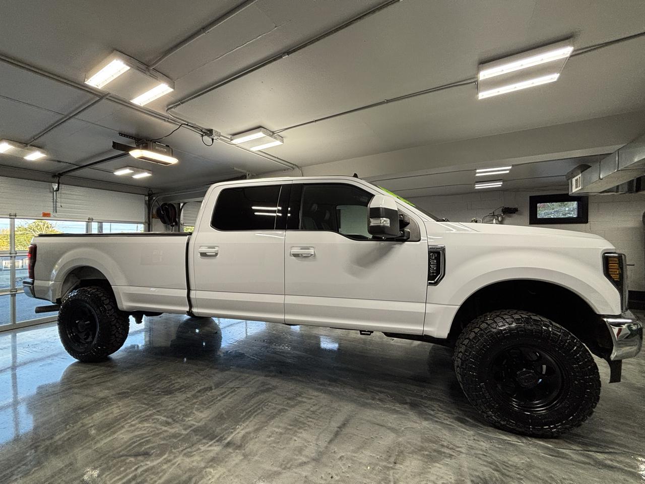 Ford Super Duty F-250 SRW Lariat 4WD Crew Cab 8' Box 2019