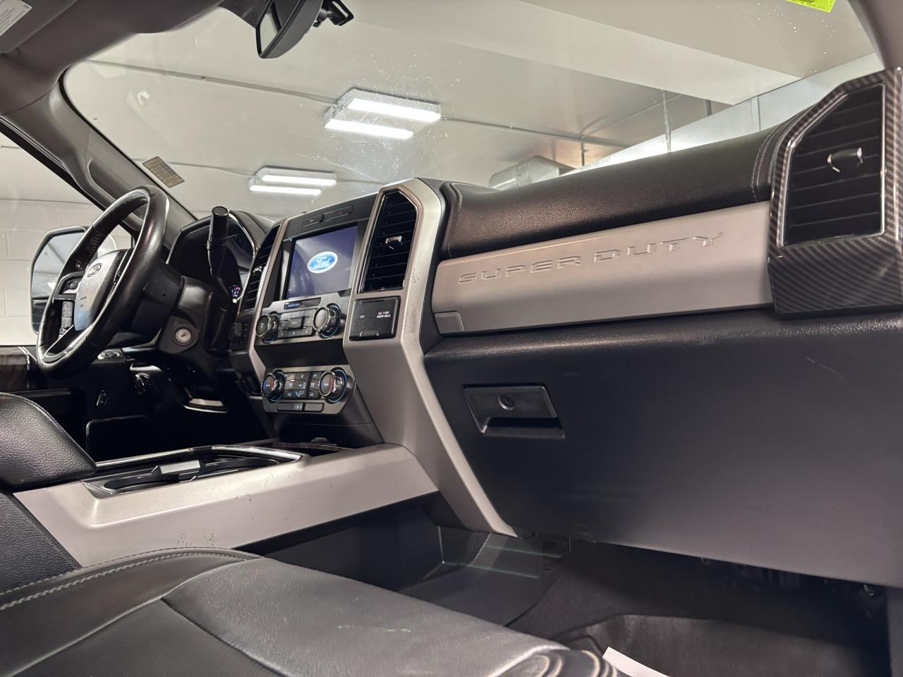 Ford Super Duty F-250 SRW Lariat 4WD Crew Cab 8' Box 2019