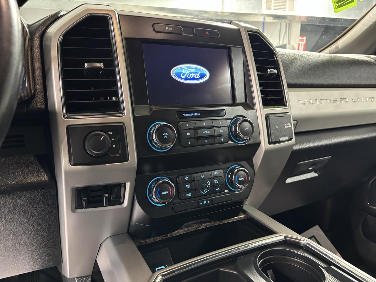 Ford Super Duty F-250 SRW Lariat 4WD Crew Cab 8' Box 2019