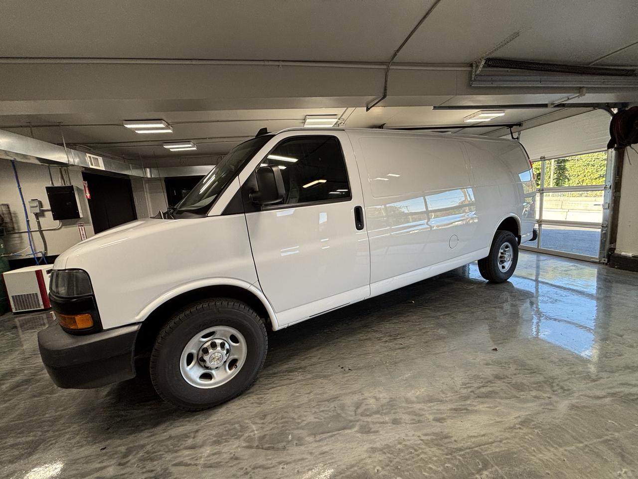 Chevrolet Express Cargo Van RWD 2500 155" 2023