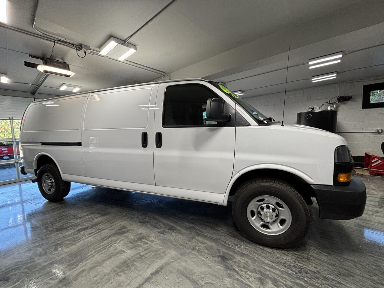 Chevrolet Express Cargo Van RWD 2500 155" 2023
