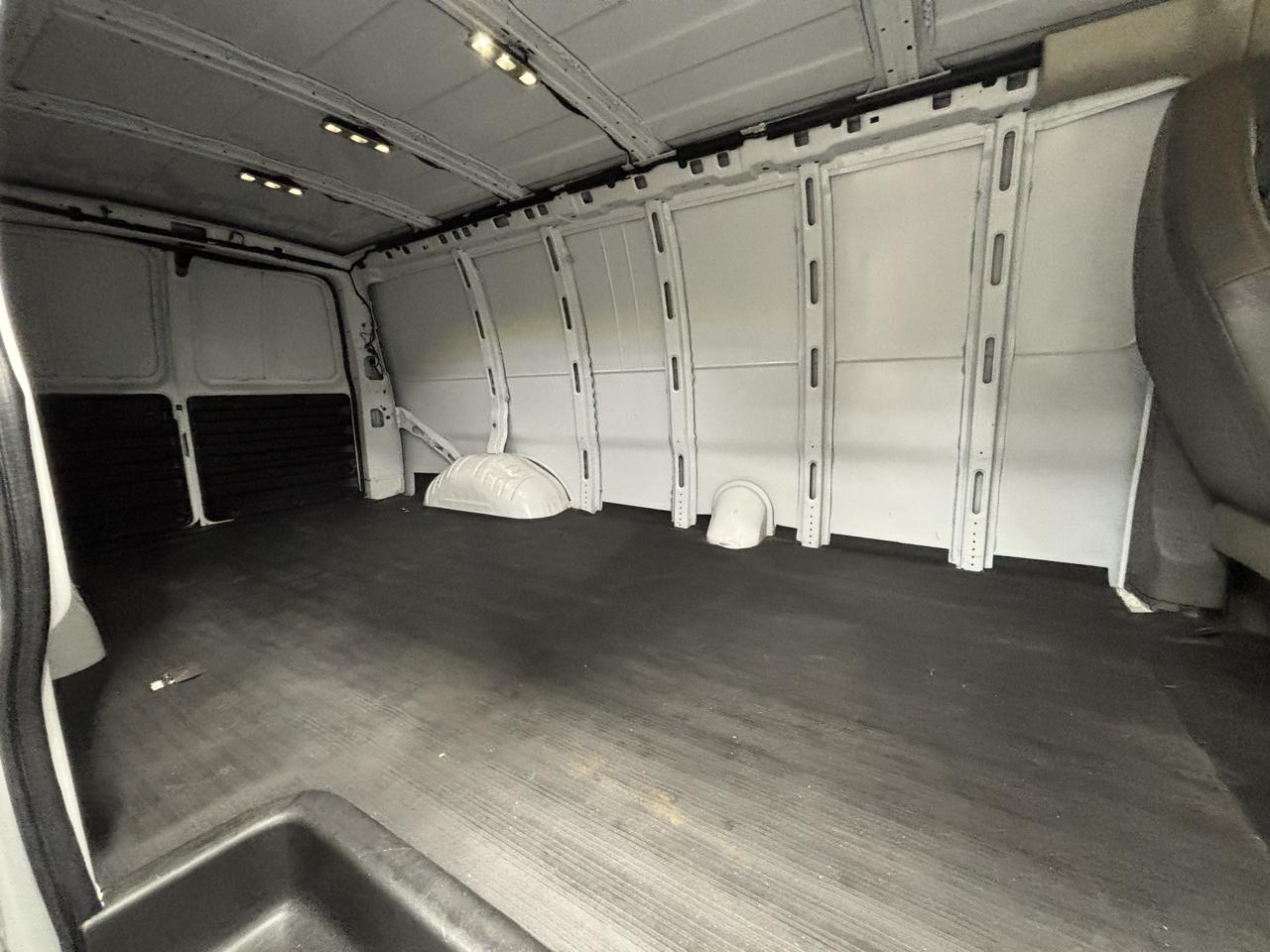 Chevrolet Express Cargo Van RWD 2500 155" 2023