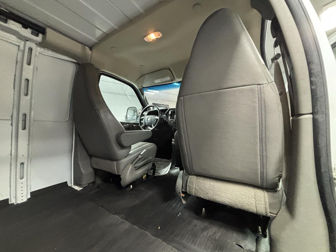 Chevrolet Express Cargo Van RWD 2500 155" 2023