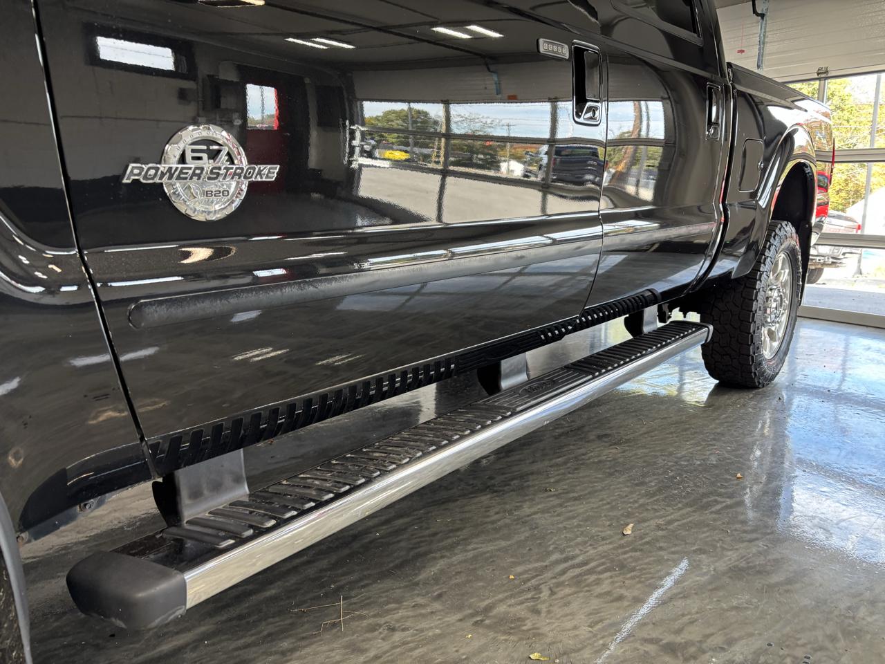 Ford Super Duty F-350 SRW 4WD Crew Cab 156" Lariat 2011