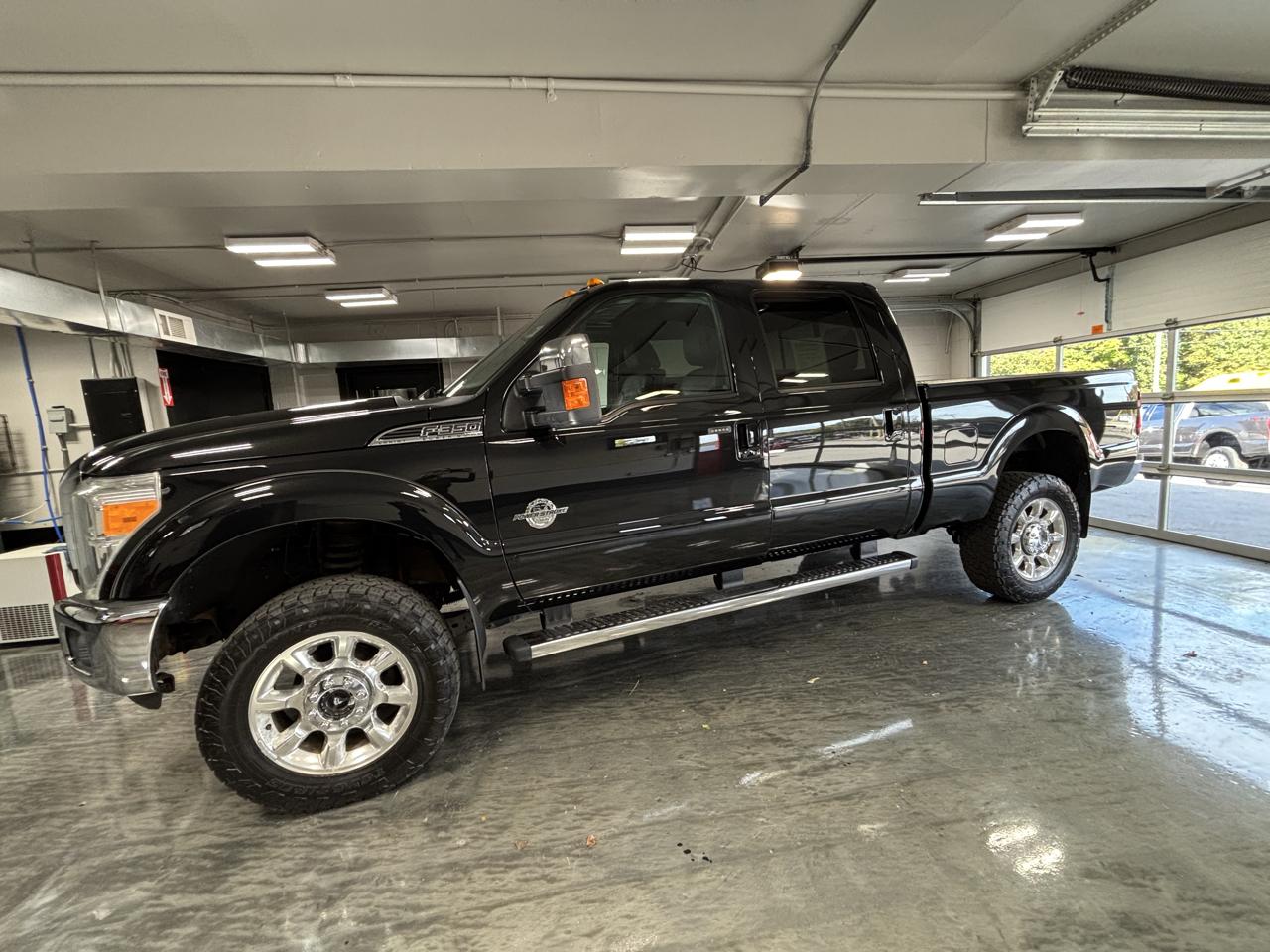 Ford Super Duty F-350 SRW 4WD Crew Cab 156" Lariat 2011