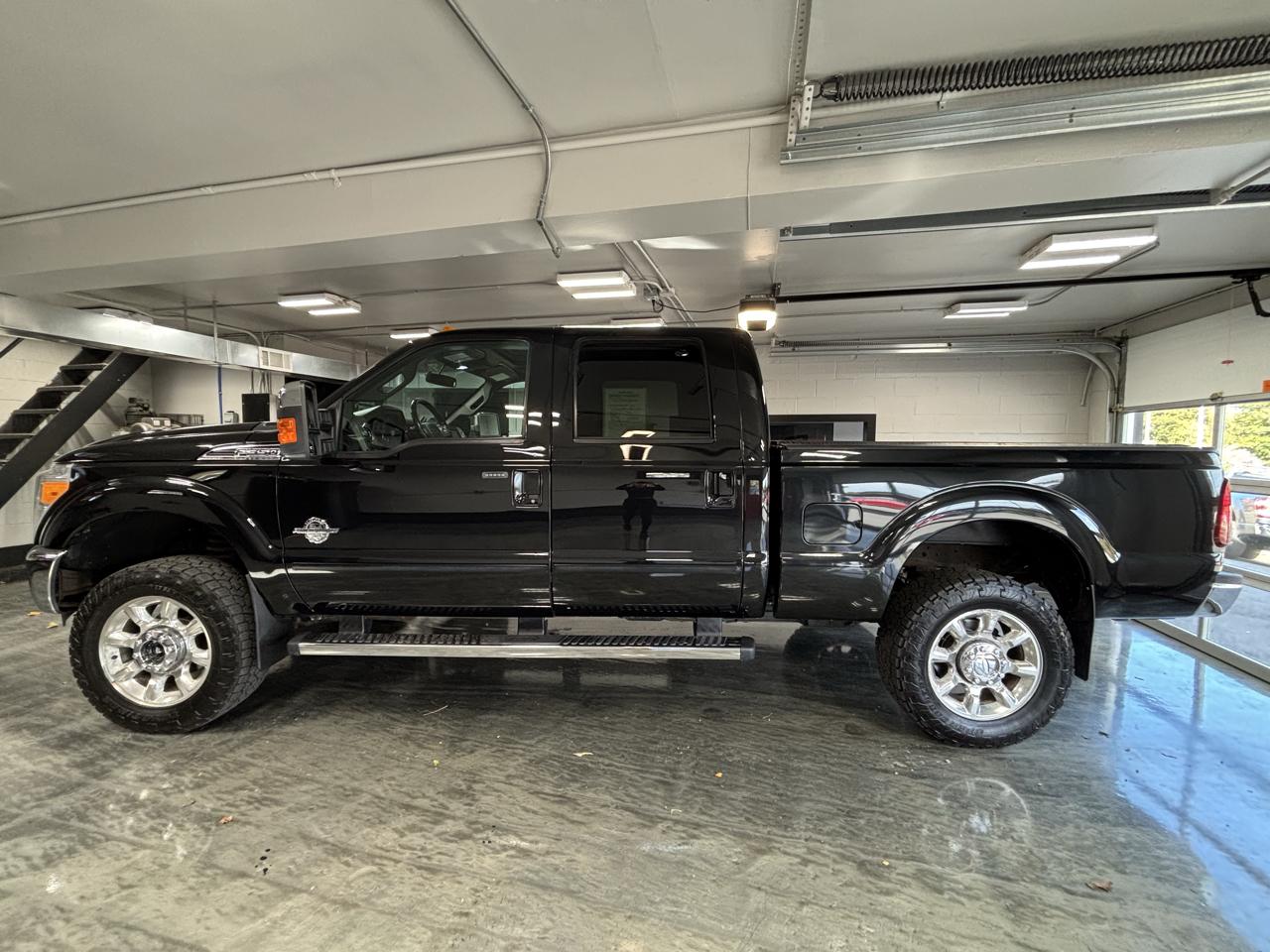 Ford Super Duty F-350 SRW 4WD Crew Cab 156" Lariat 2011