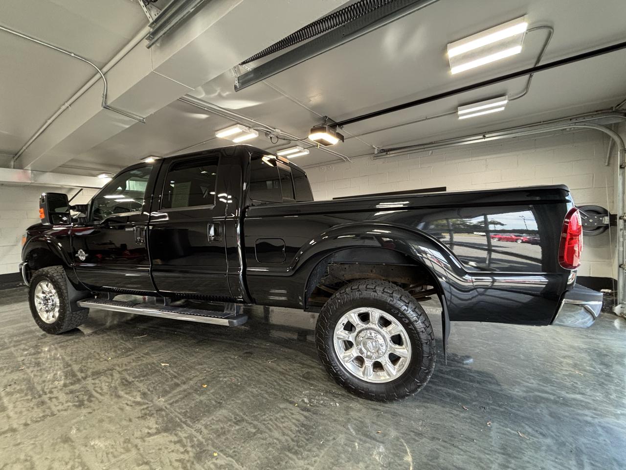 Ford Super Duty F-350 SRW 4WD Crew Cab 156" Lariat 2011