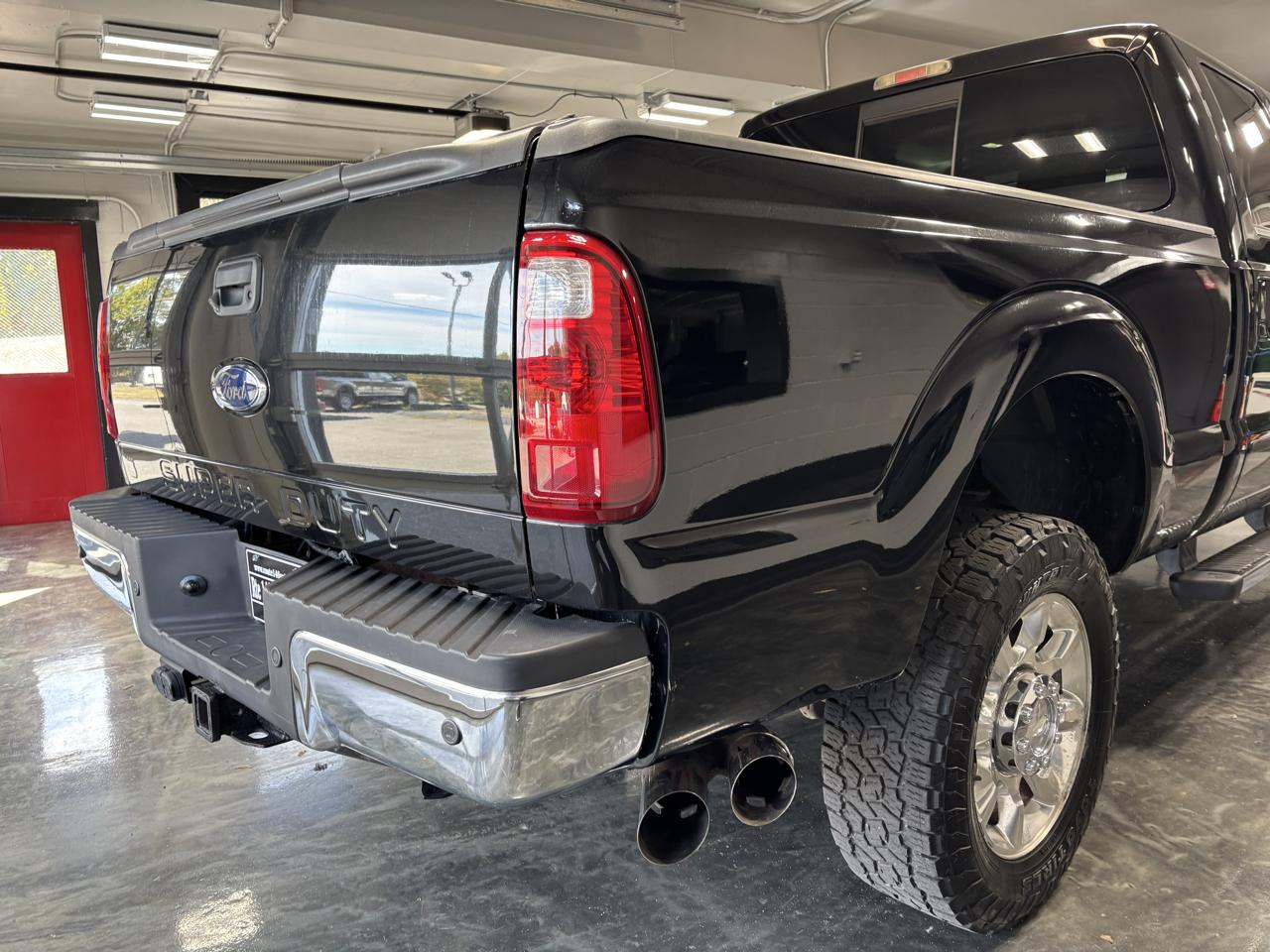 Ford Super Duty F-350 SRW 4WD Crew Cab 156" Lariat 2011