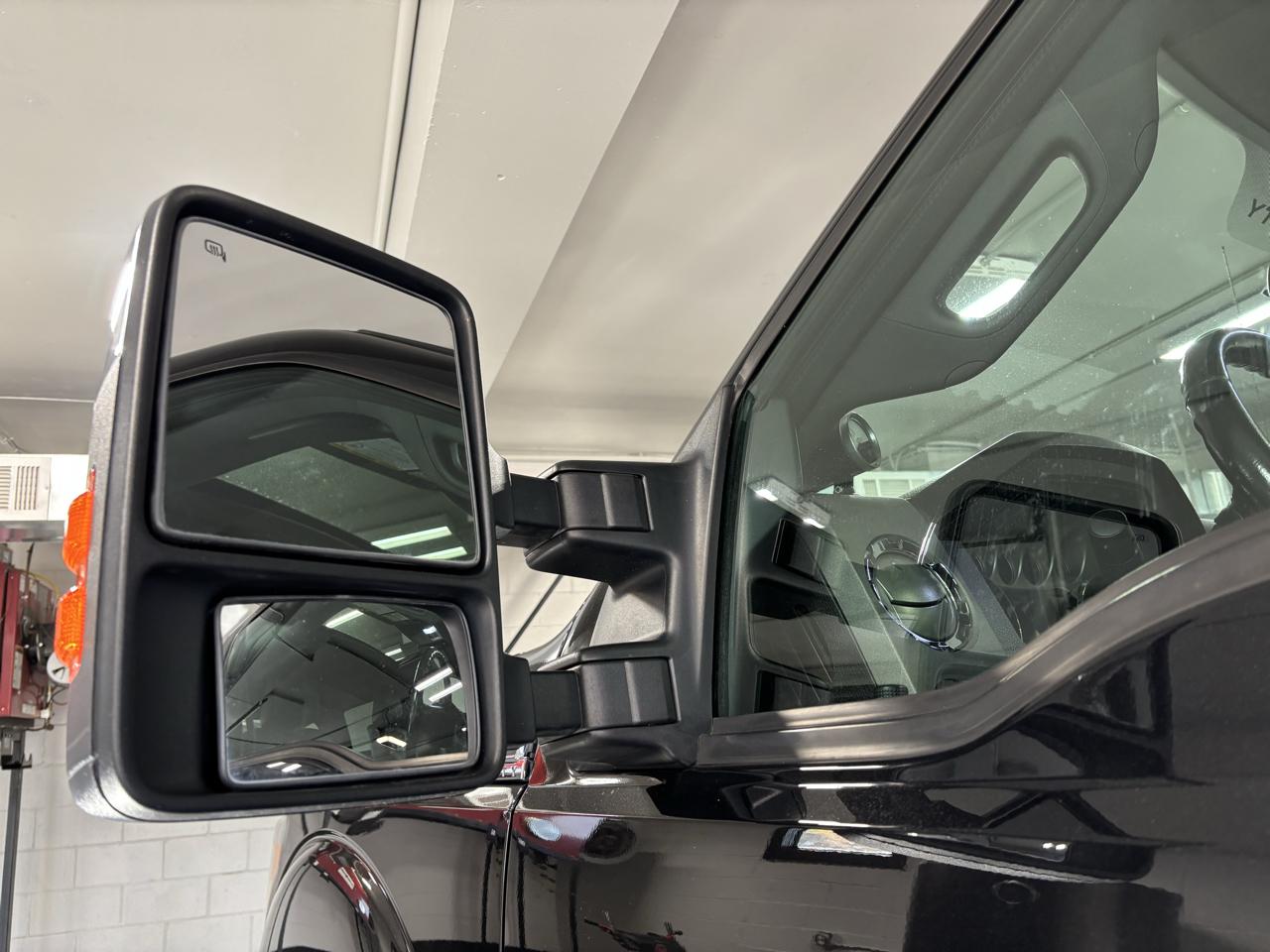 Ford Super Duty F-350 SRW 4WD Crew Cab 156" Lariat 2011