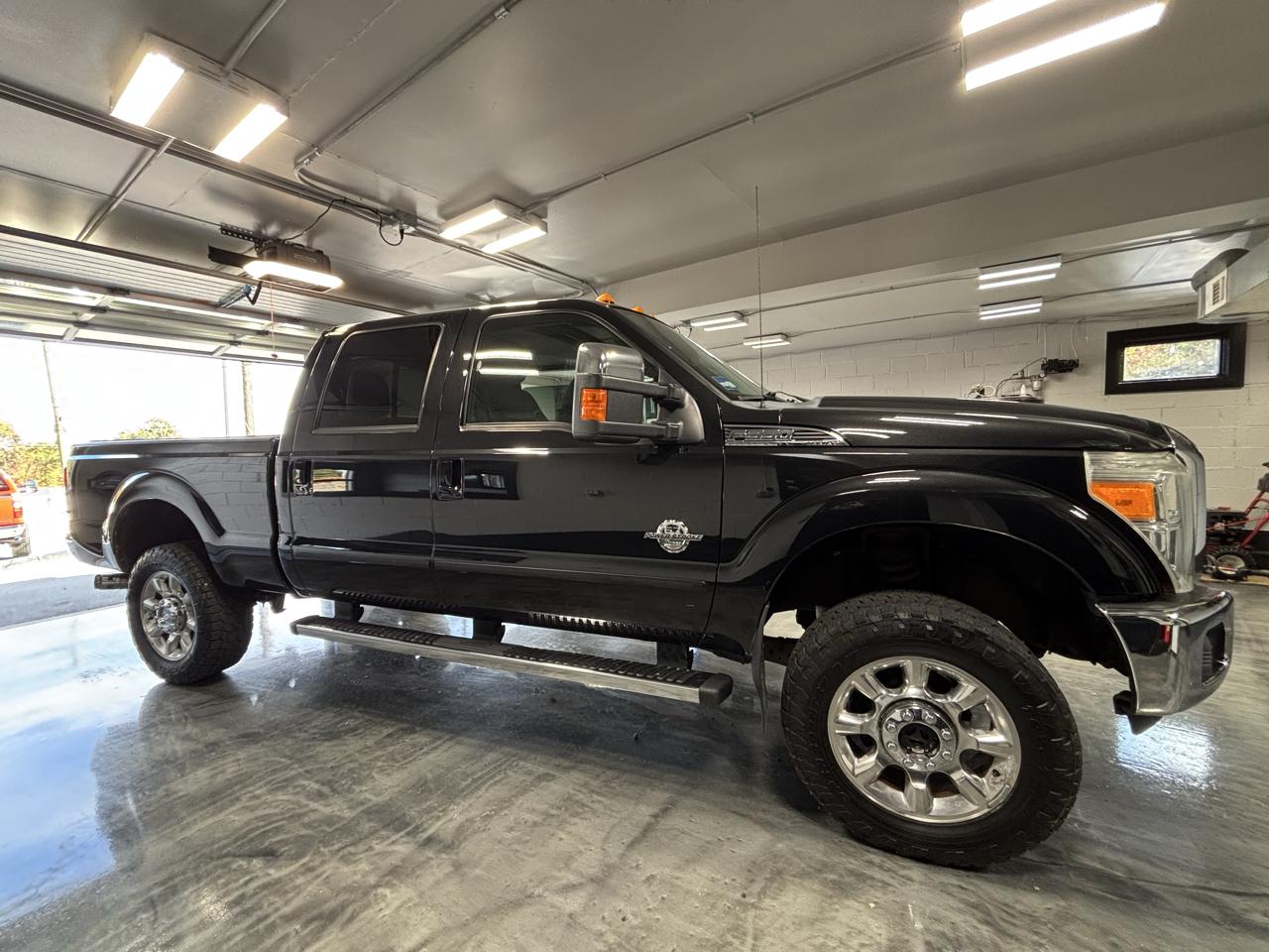 Ford Super Duty F-350 SRW 4WD Crew Cab 156" Lariat 2011