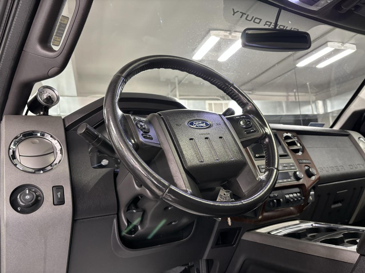 Ford Super Duty F-350 SRW 4WD Crew Cab 156" Lariat 2011