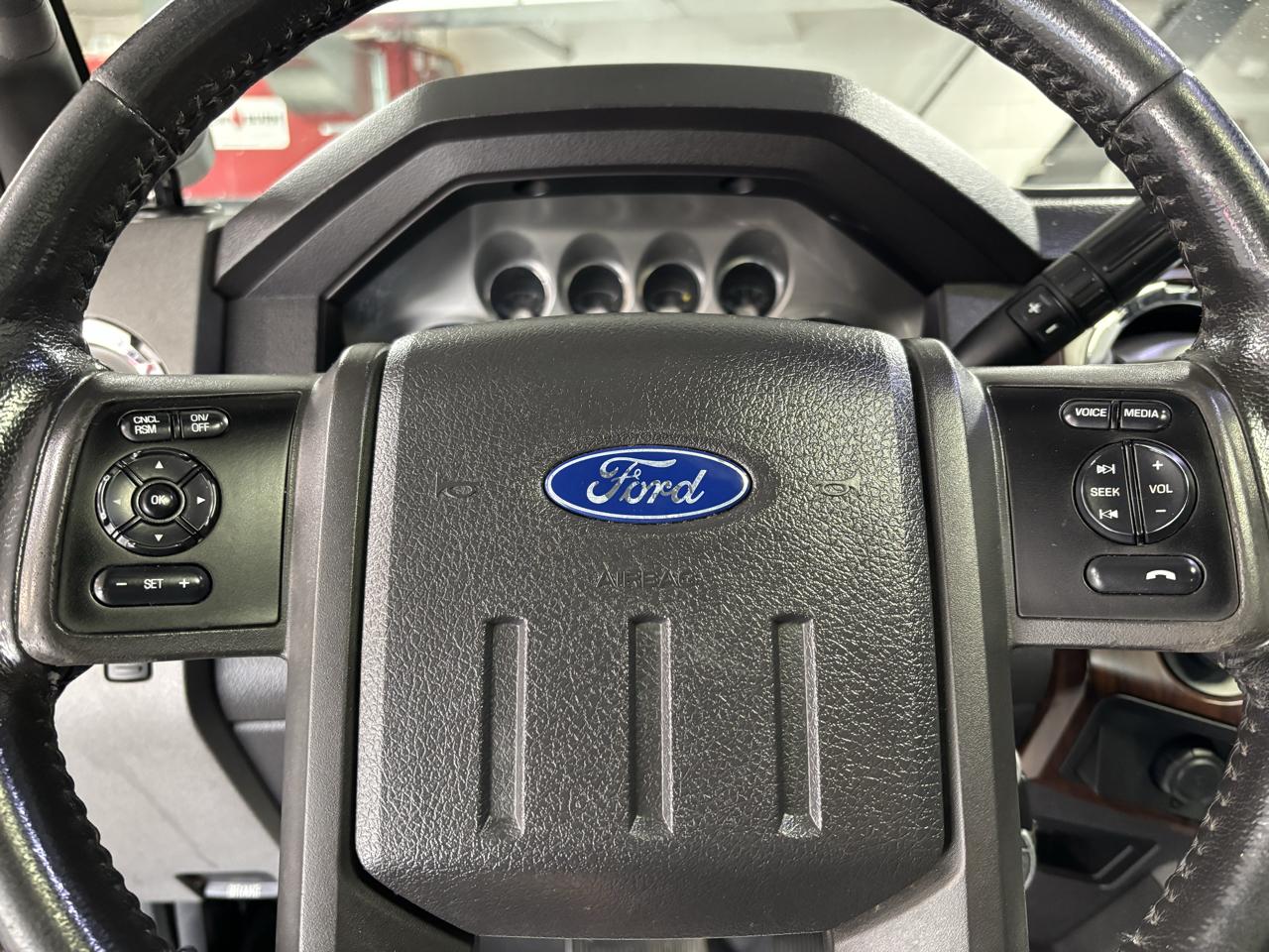 Ford Super Duty F-350 SRW 4WD Crew Cab 156" Lariat 2011