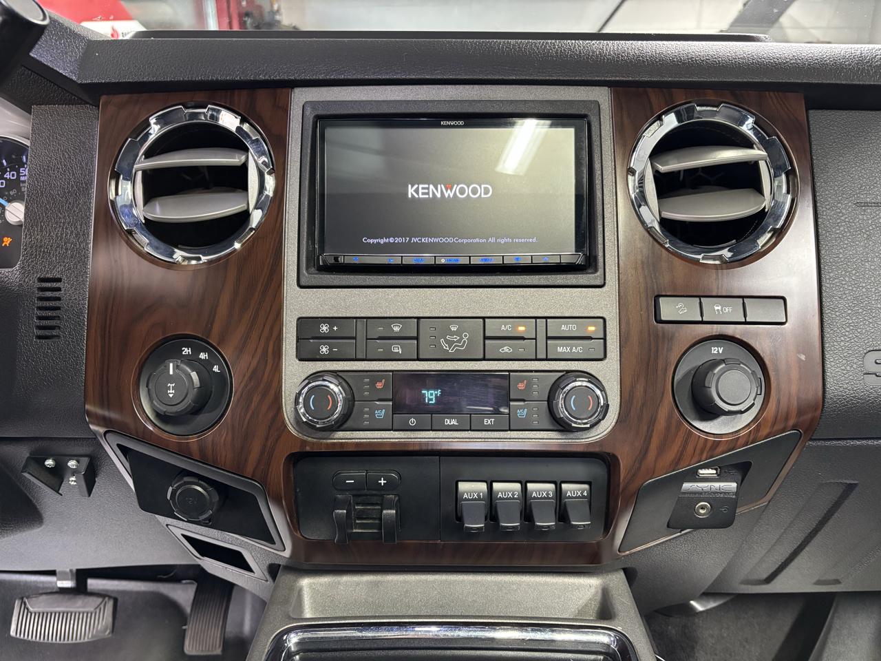 Ford Super Duty F-350 SRW 4WD Crew Cab 156" Lariat 2011