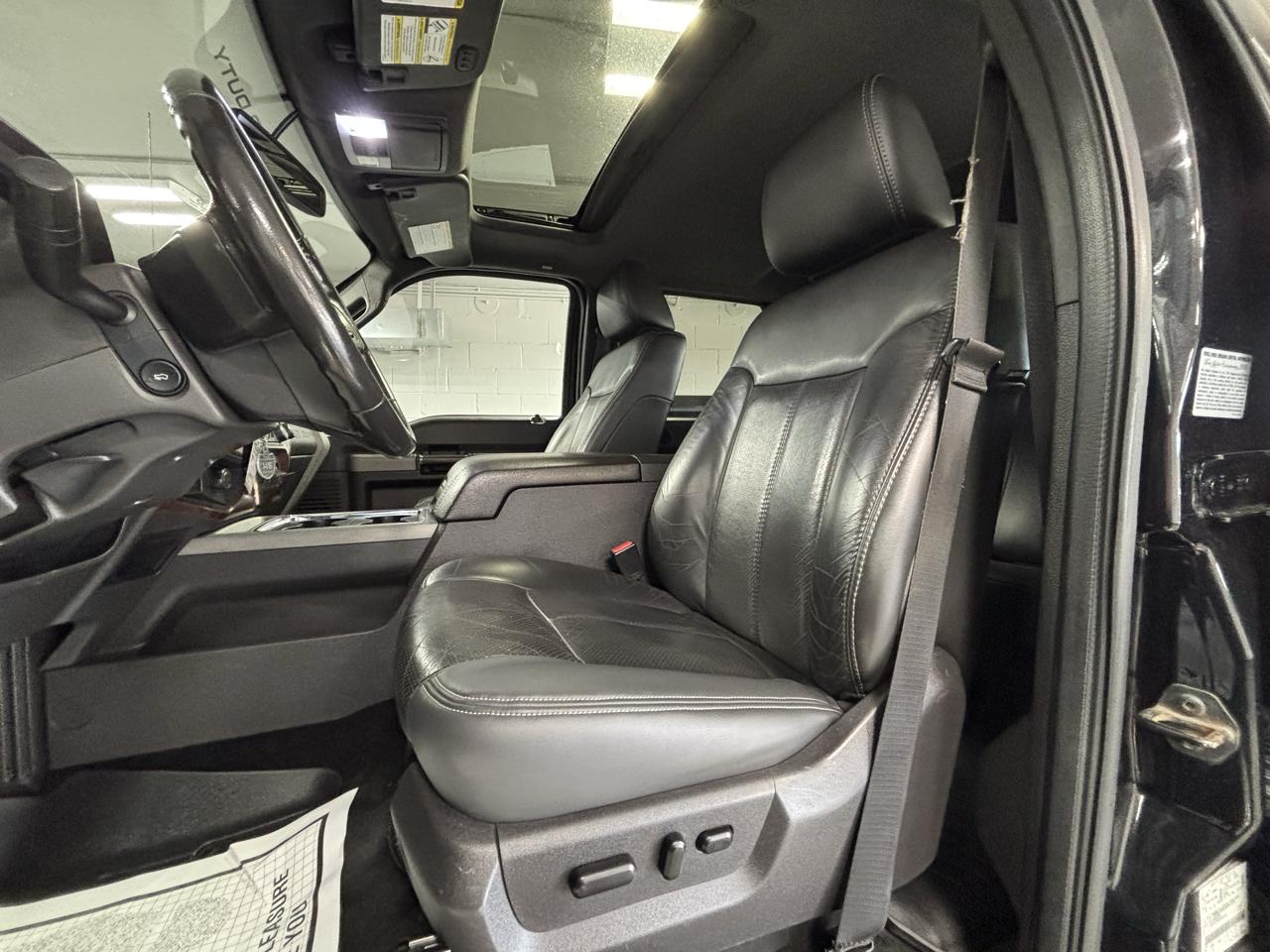 Ford Super Duty F-350 SRW 4WD Crew Cab 156" Lariat 2011