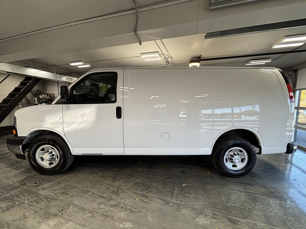 Chevrolet Express Cargo Van RWD 2500 135" 2020