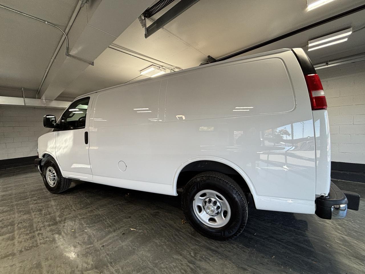 Chevrolet Express Cargo Van RWD 2500 135" 2020