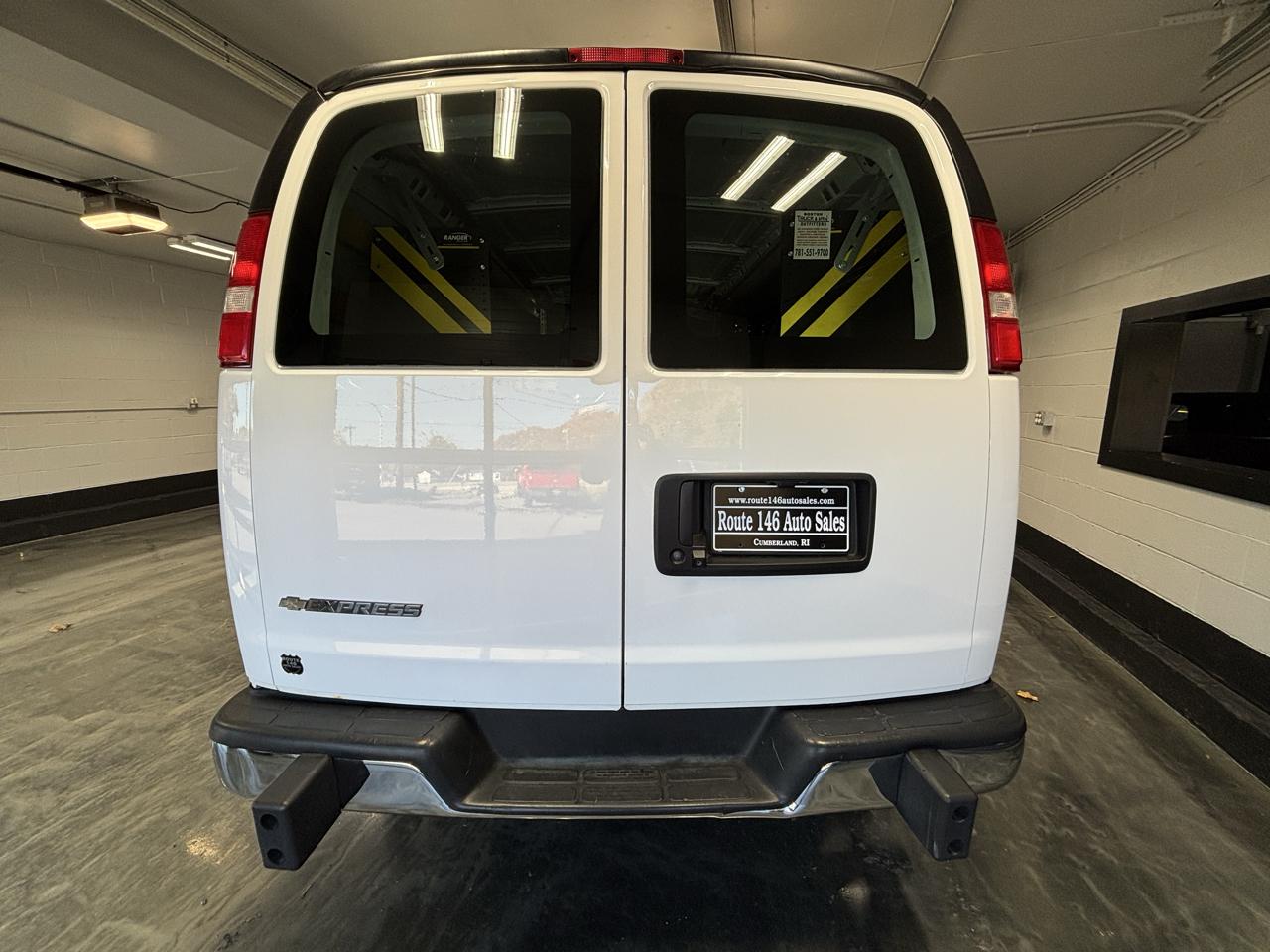 Chevrolet Express Cargo Van RWD 2500 135" 2020