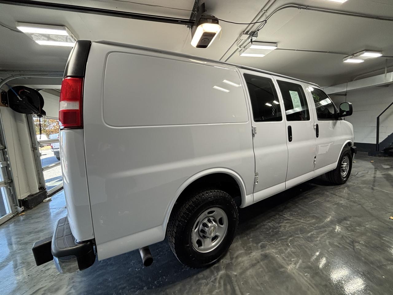 Chevrolet Express Cargo Van RWD 2500 135" 2020