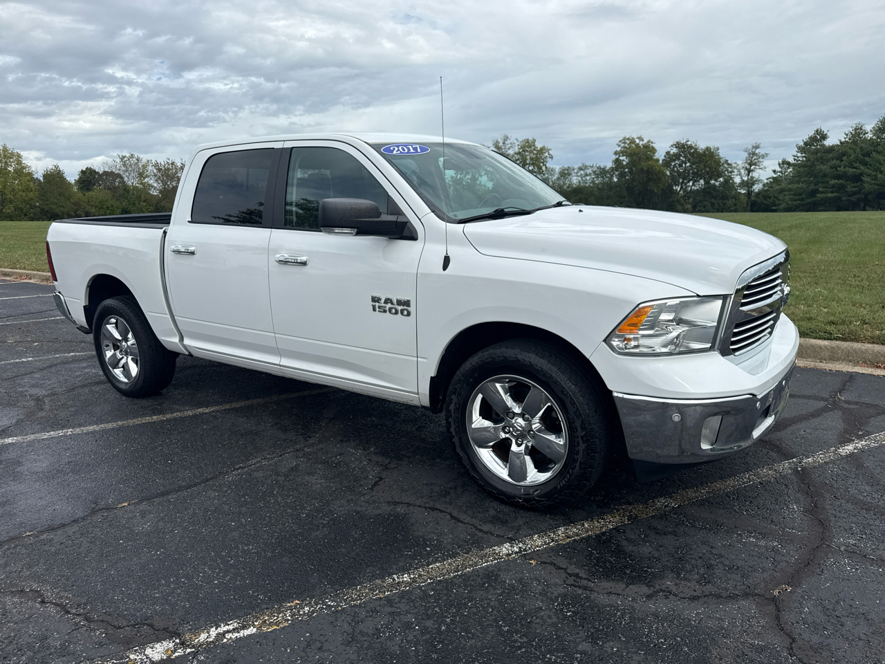 2017 RAM 1500 SLT Crew Cab SWB 4WD
