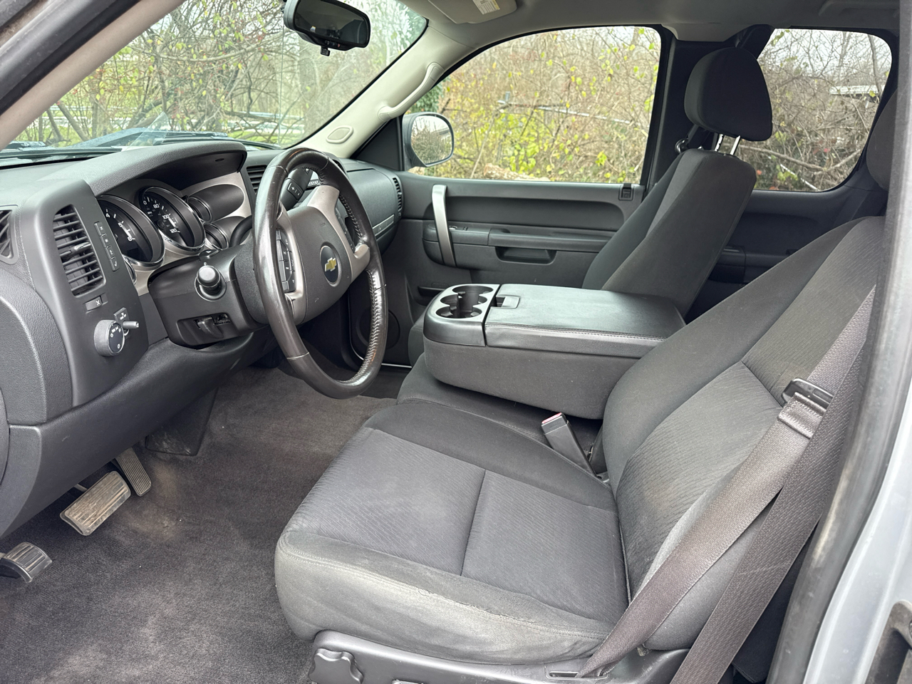 2013 Chevrolet Silverado 1500 LT photo 2