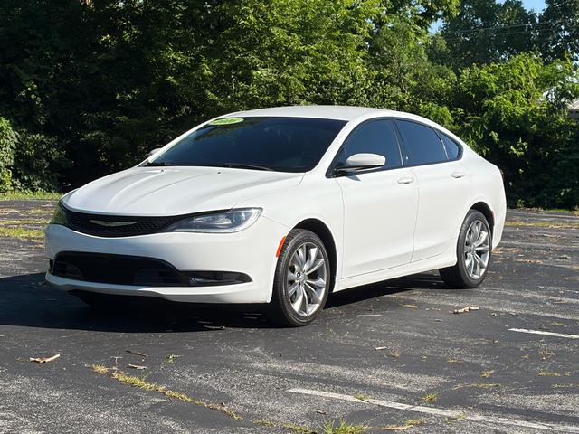 Bright White 2016 Chrysler 200 Sedan Front-Wheel Drive 9-Speed Automatic