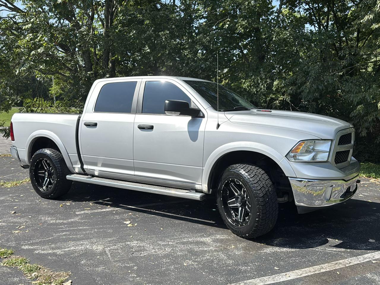 2015 RAM 1500 SLT Crew Cab SWB 4WD