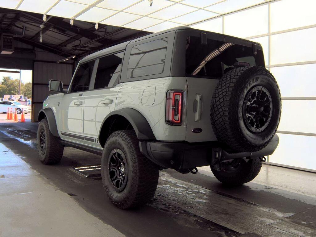 2021 Ford Bronco First Edition photo 2