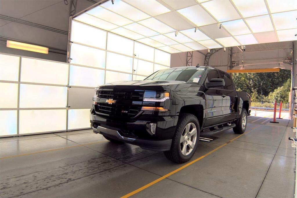 2018 Chevrolet Silverado 1500 LT photo 2