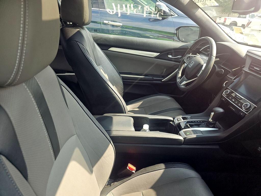 2017 Honda Civic Touring photo 12