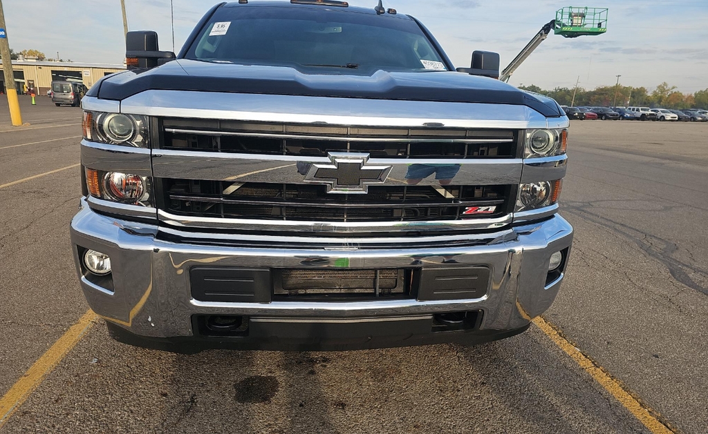 2019 Chevrolet Silverado 2500HD LT photo 2