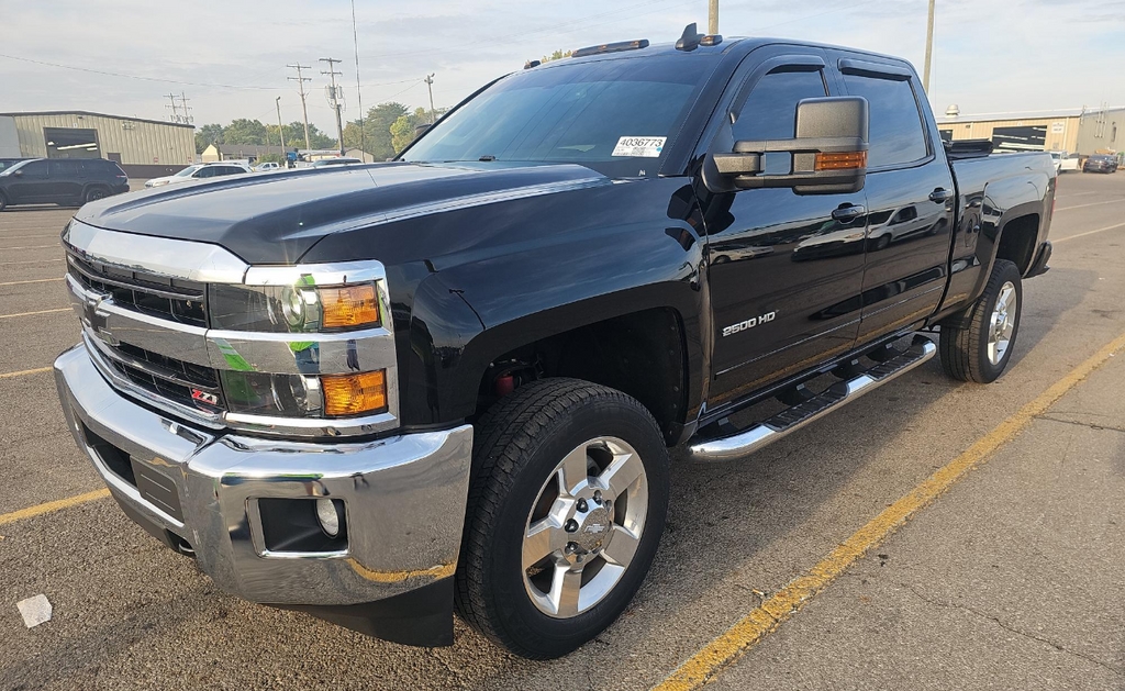 2019 Chevrolet Silverado 2500HD LT photo 3