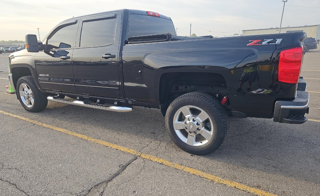 2019 Chevrolet Silverado 2500HD LT photo 4