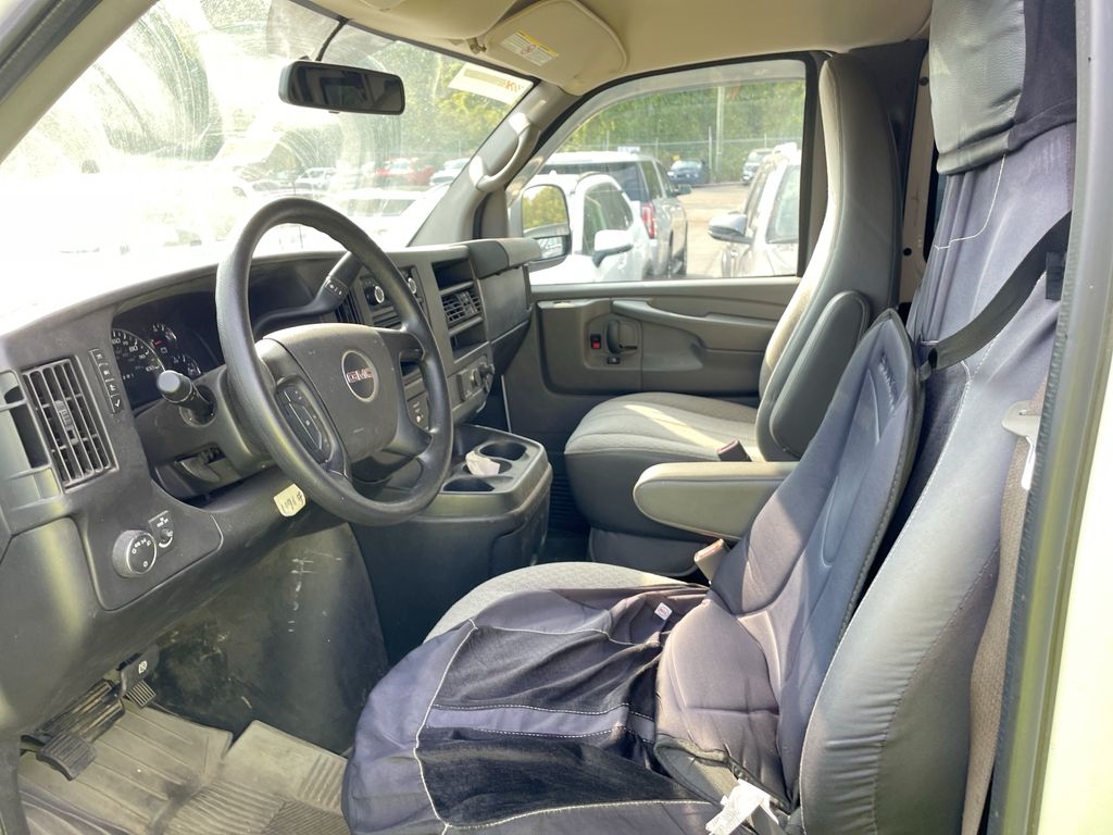 2015 Gmc Savana photo 2