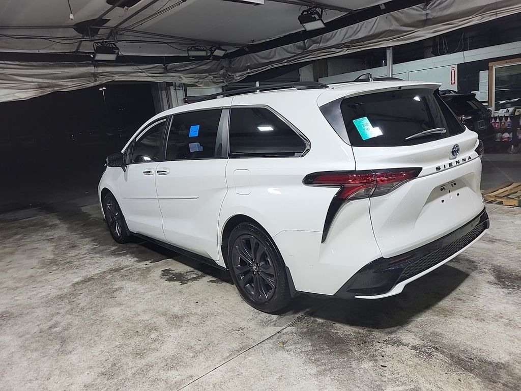 2023 Toyota Sienna XSE photo 4