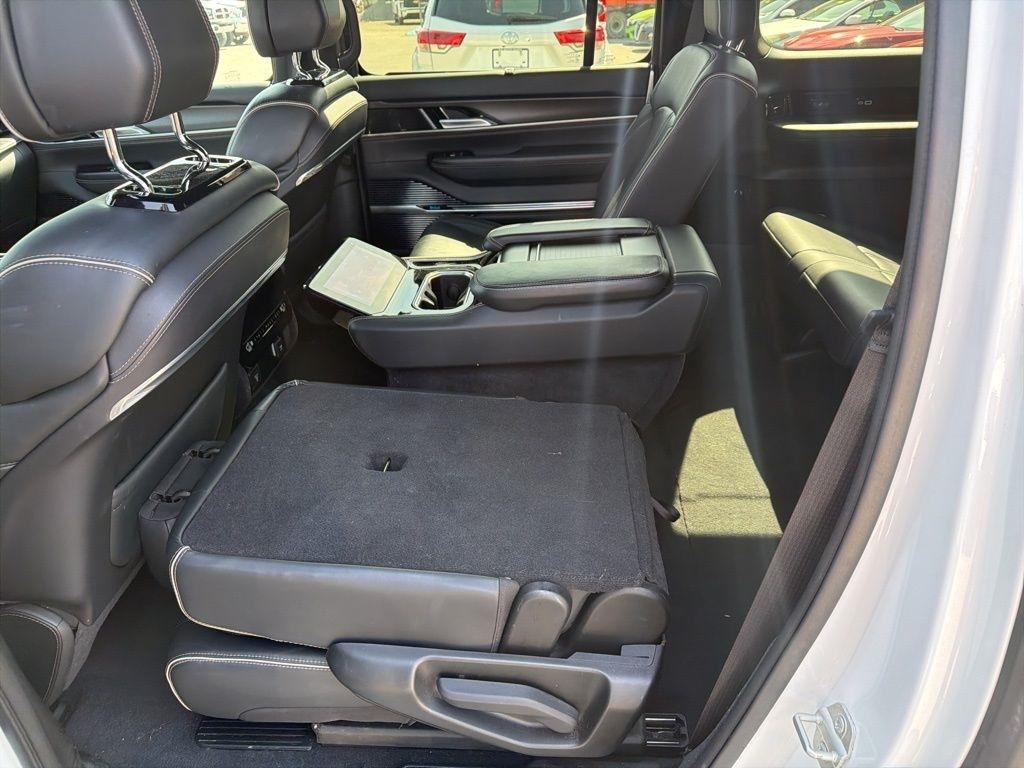 Jeep Grand Wagoneer  2024