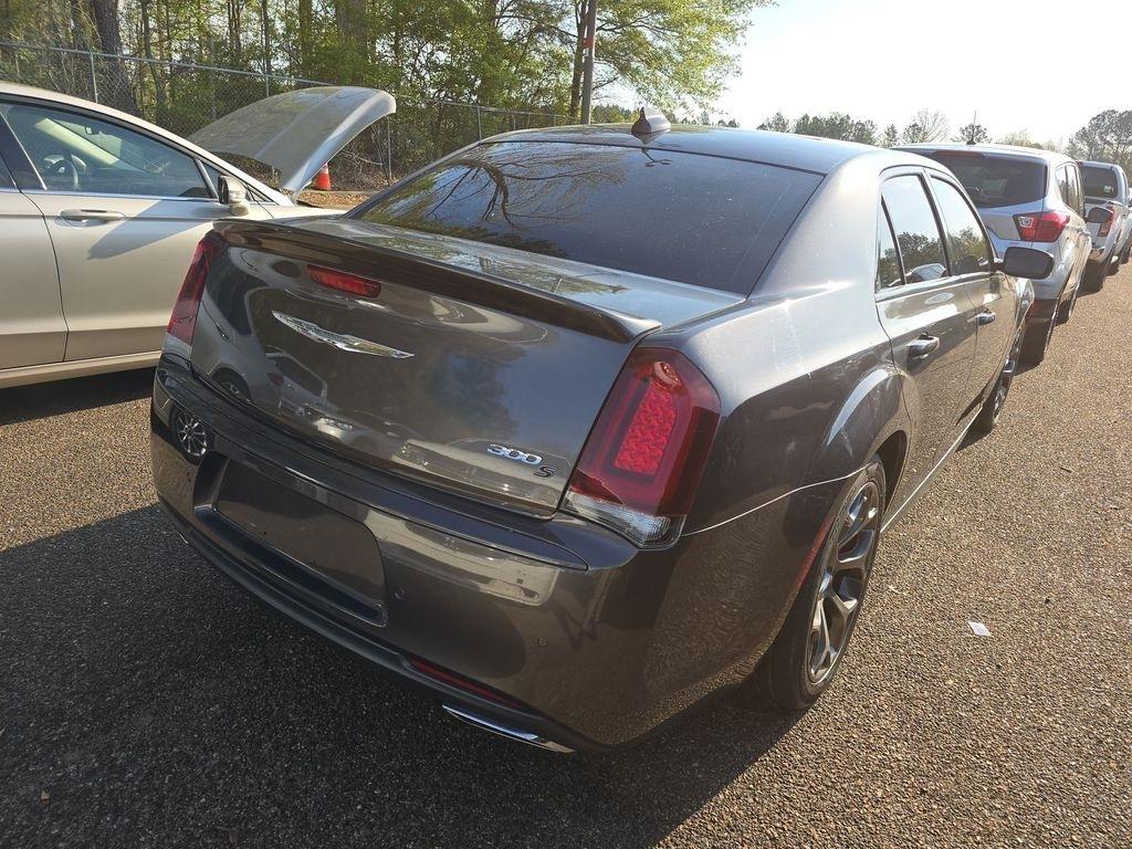 Chrysler 300  2018