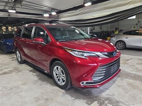 2023 Toyota Sienna 