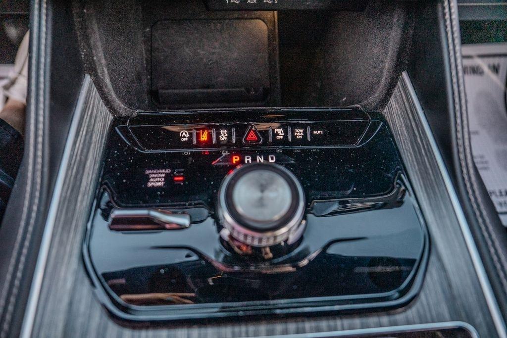Jeep Wagoneer L  2024