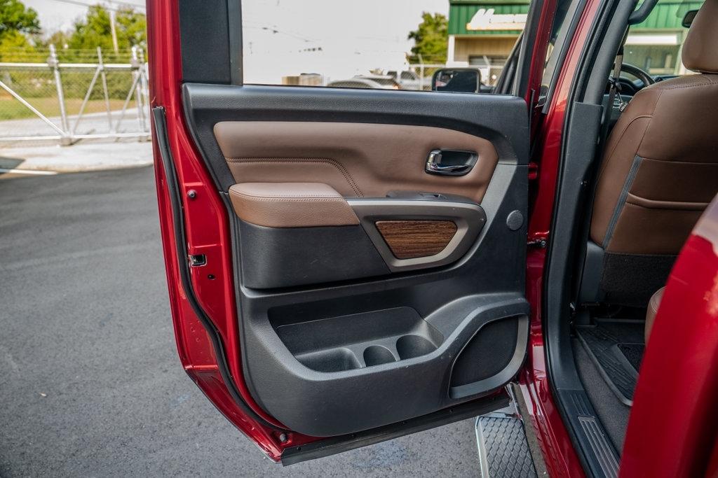 Nissan Titan  2021
