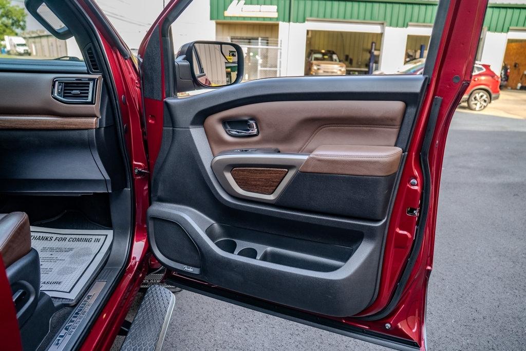 Nissan Titan  2021