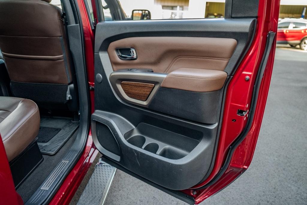 Nissan Titan  2021